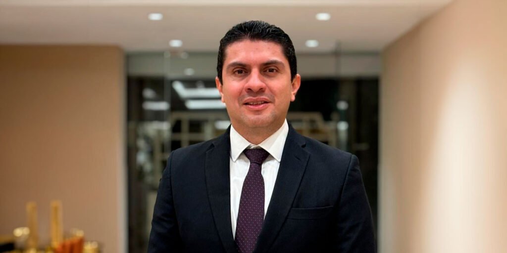 Dr. Angel David Valdez Vargas